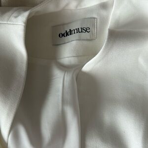 White sleeveless jumper